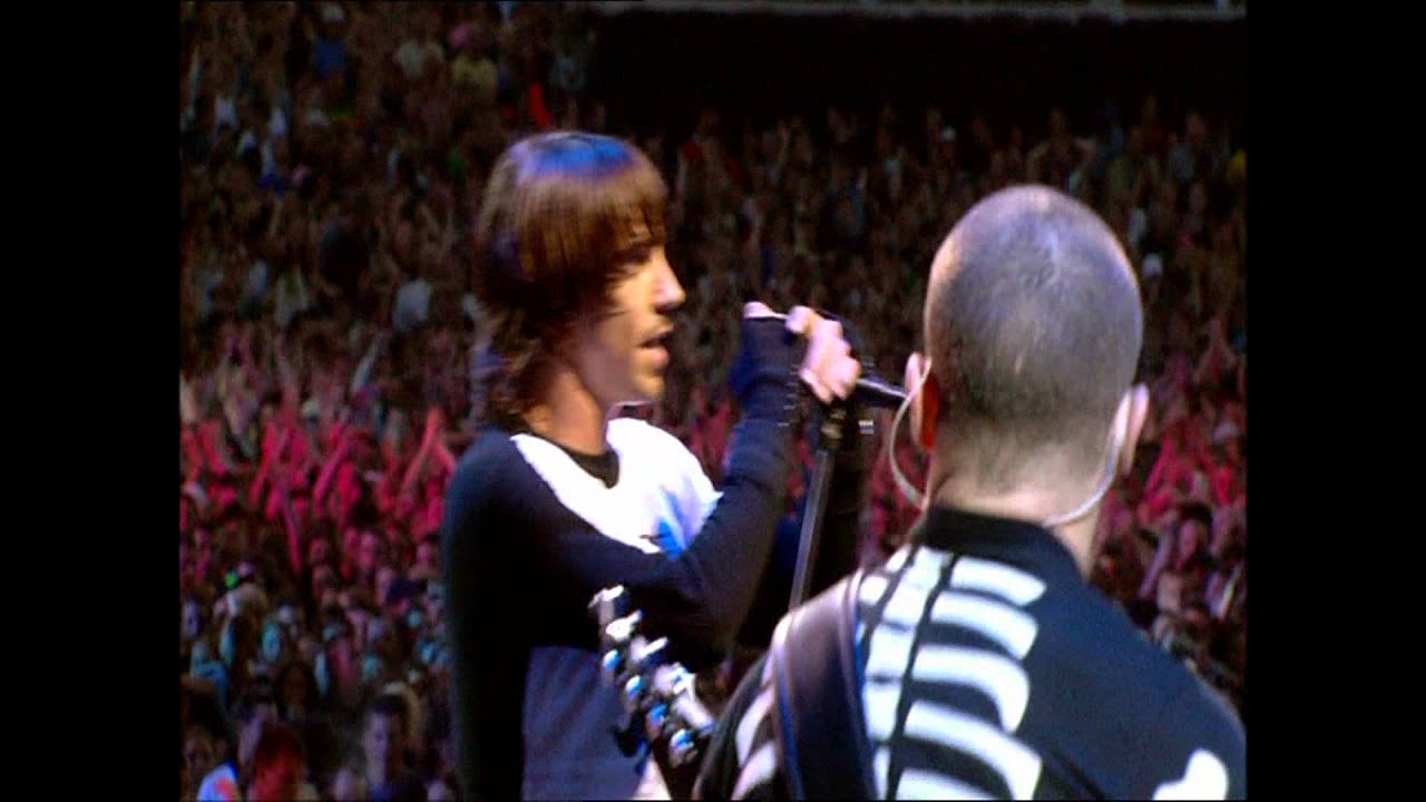Red Hot Chili Peppers - Universally Speaking - Live at Slane Castle [HD]
