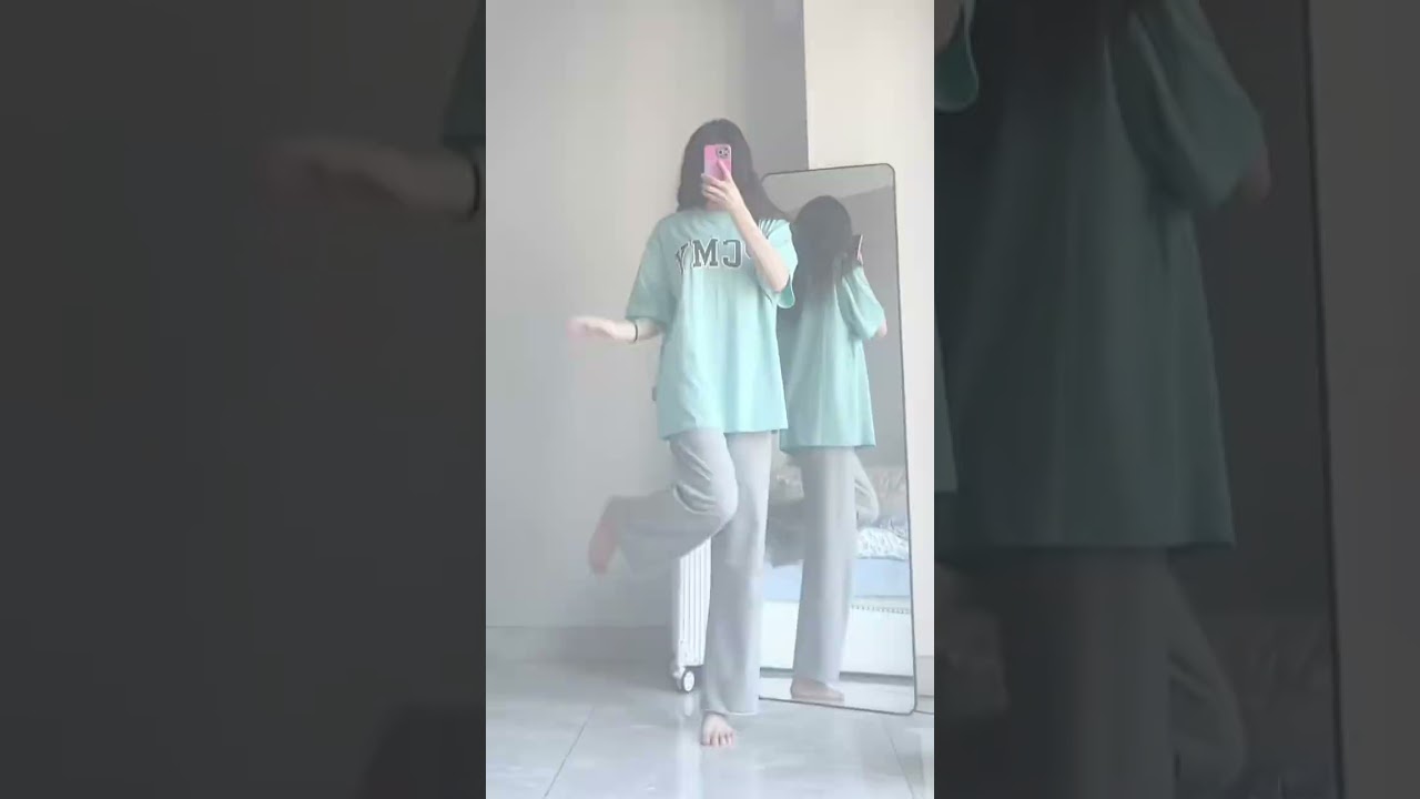 黑丝vs白丝8 0你更喜欢哪一个呢？