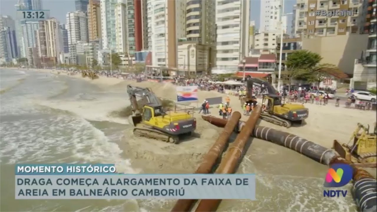 Draga começa alargamento da faixa de areia em Balneário Camboriú