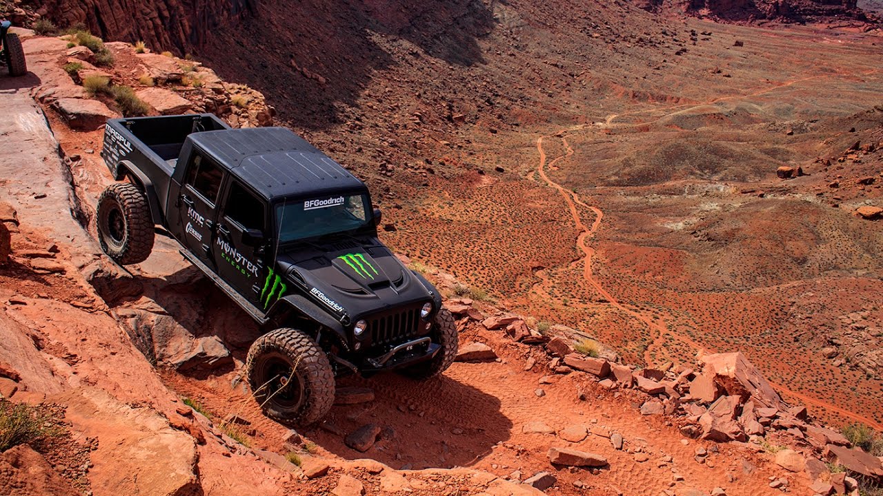 DRIVING ON 1000FT CLIFFS | MOAB EJS | #CHASINGCASEY S1 E7