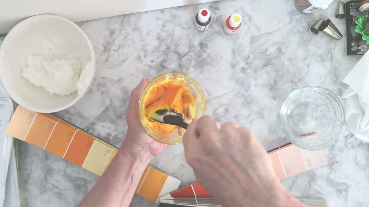 How to make orange icing with basic food coloring
