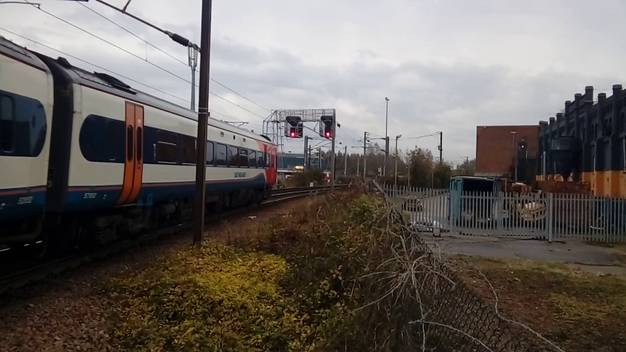 (Steam Train) 6201 Princess Elizabeth Arrives Wensum Curve, Blocked by 158852 (04/11/2016)