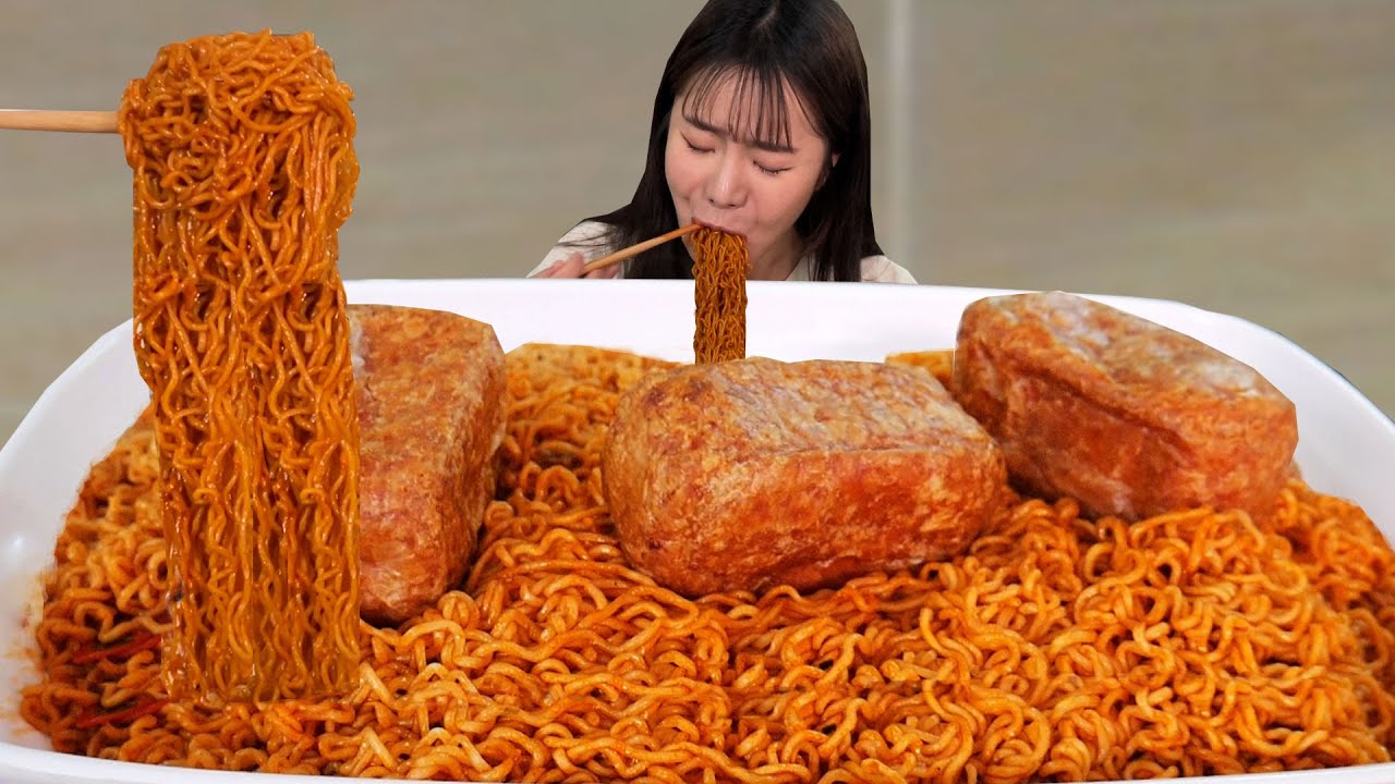 Огромная лапша с ядерным огнем 🔥 и шоу поедания спама ㅣramen MUKBANG
