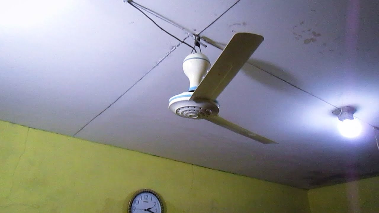 Membersihkan Baling - Baling Kipas Angin Gantung Kamar Shakeil - Ceiling Fan