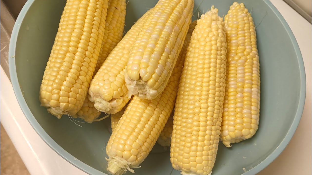 Cocinando  Atol de elote  Salvadoreña echo por mi esposo !