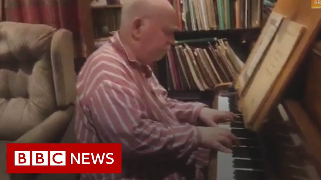 Composer with dementia hears piece for first time - BBC News