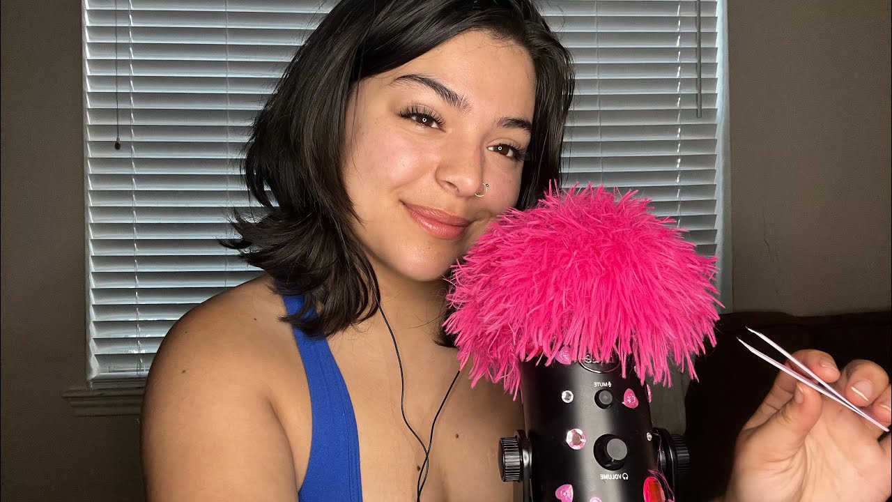 ASMR soft singing/whispering SZA 💖💞 || w/ plucking