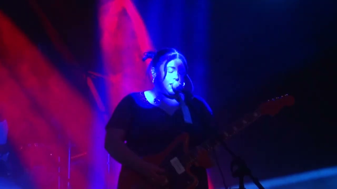 Adwaith - Miliwn, live at the Neuadd Ogwen, Bethesda, Wales 08.02.2025