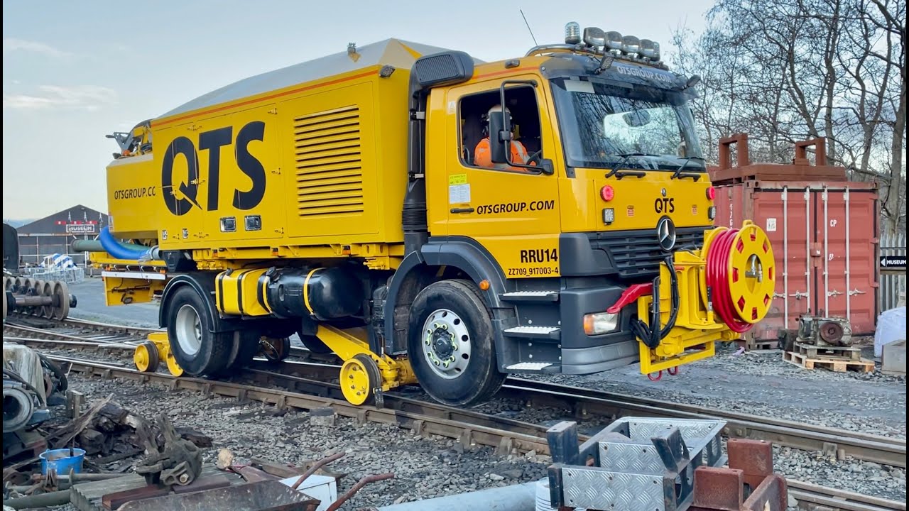 Bo'ness moves, DMU + Road Railer.
