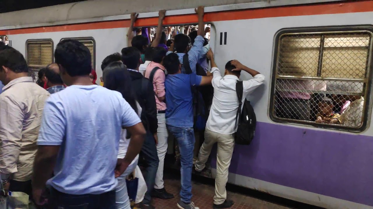 Heavily overcrowded fast local train @ Thane station, Mumbai