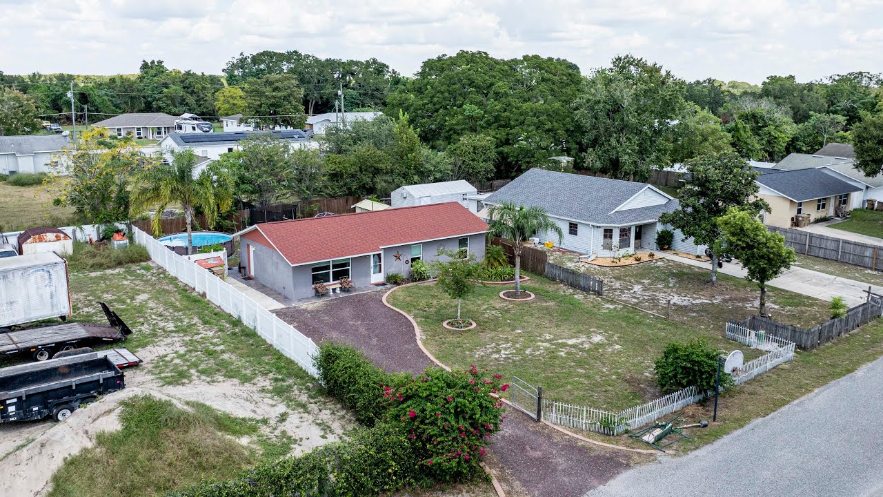 Amazing Home at an Amazing Price | 11327 Grove St Leesburg, FL