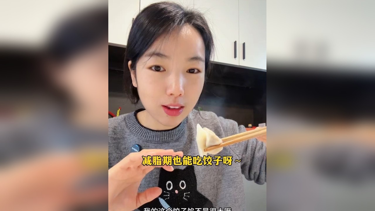 哪有什么真正意义上的减脂餐呢？万物皆可吃，重点是控量啊～ 减脂是为了更好的生活，而不是，因为减脂连好好生活都不敢了。尽量吃的干净，营养均衡，更大的目的是让我们可以在保证健康的前提下去做这件事。而减脂的