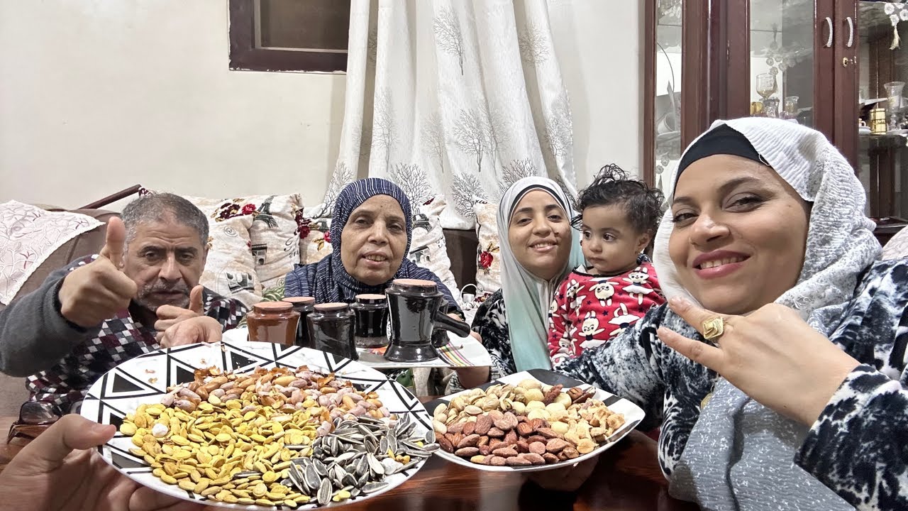 ‏تحدي على ‏المباشر على المكسرات والقهوة ومع العيلة ￼