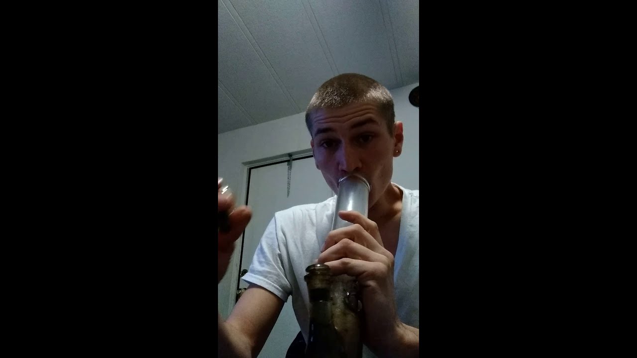 One bong, 2 bowls, one me, one lighter. #bong #bongrips #combo #combohits