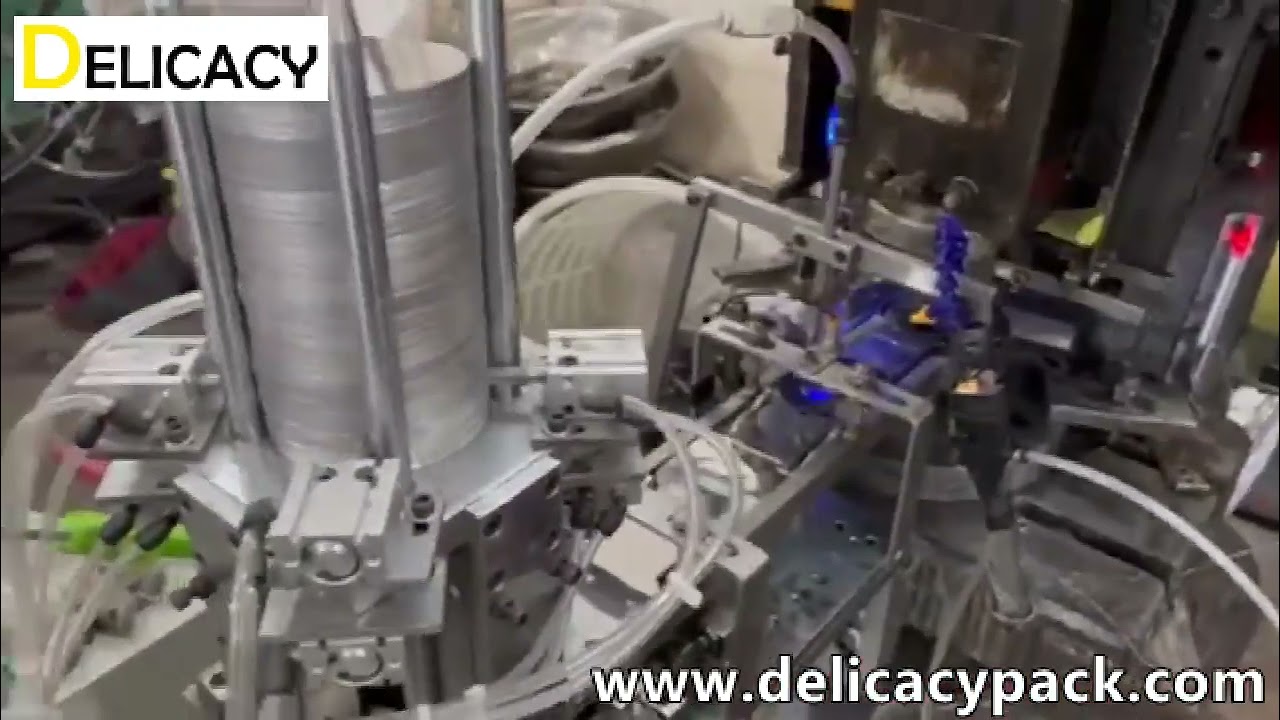 Automatic round disc feeder for bottom making
