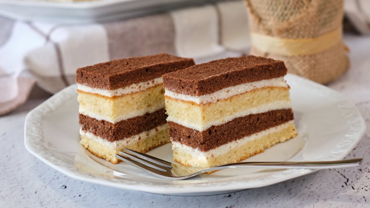 Отличный старинный торт с бисквитом в двух цветах. Вкус идеальный!