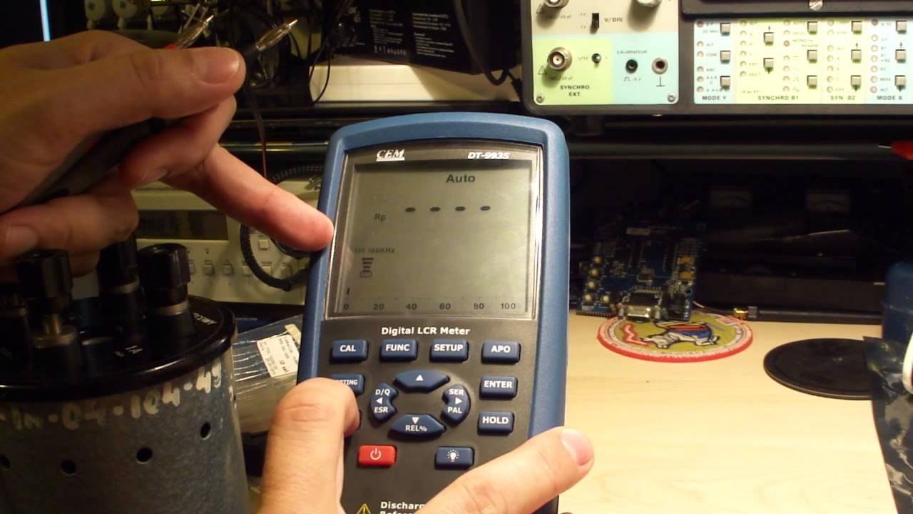 CEM DT-9935 -  pomiar rezystancji AC, DC i sortowanie  (&Omega;, sorting)