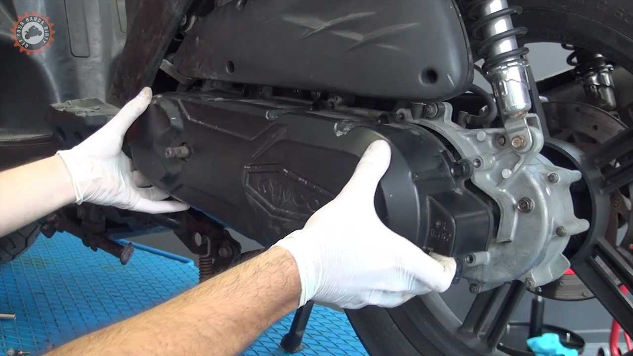 Αλλαγή ιμάντα σκούτερ (Scooter belt replacement)