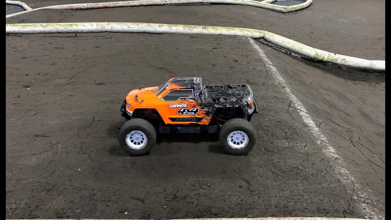 Arrma Granite 4x4 BLX indoor clay track run