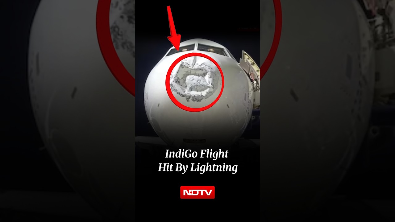 Самолет IndiGo, летевший в Лакхнау, попал в удар молнии на высоте 17 000 футов: поврежден носовой...