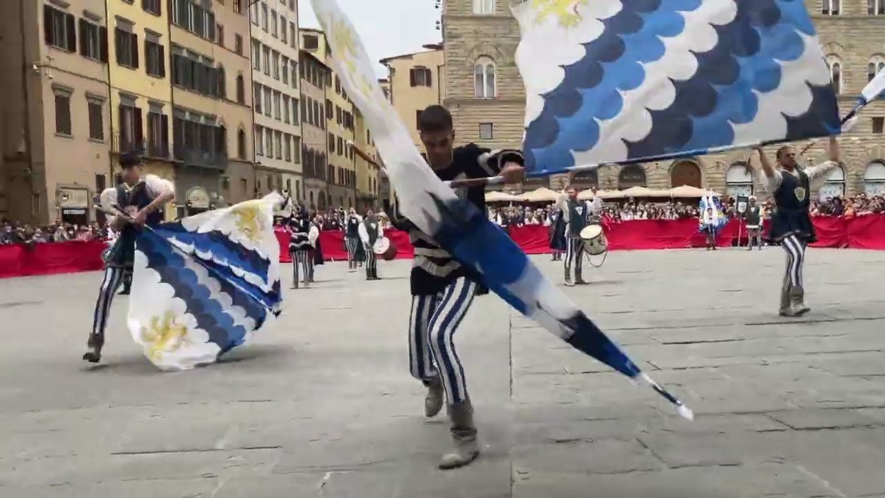 Sbandieratori Canneti San Quirico a Firenze in Piazza della Signoria per il Trofeo Marzocco 2022
