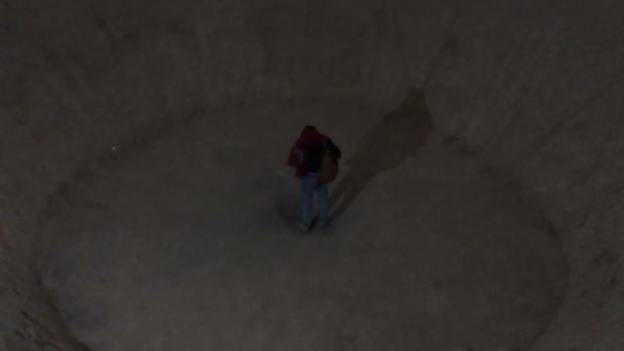 Inside a Yakhchāl
