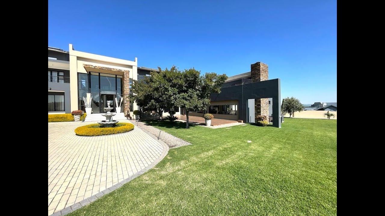 R24,000,000 | 8 Bedroom House For Sale in Blue Hills Equestrian Estate