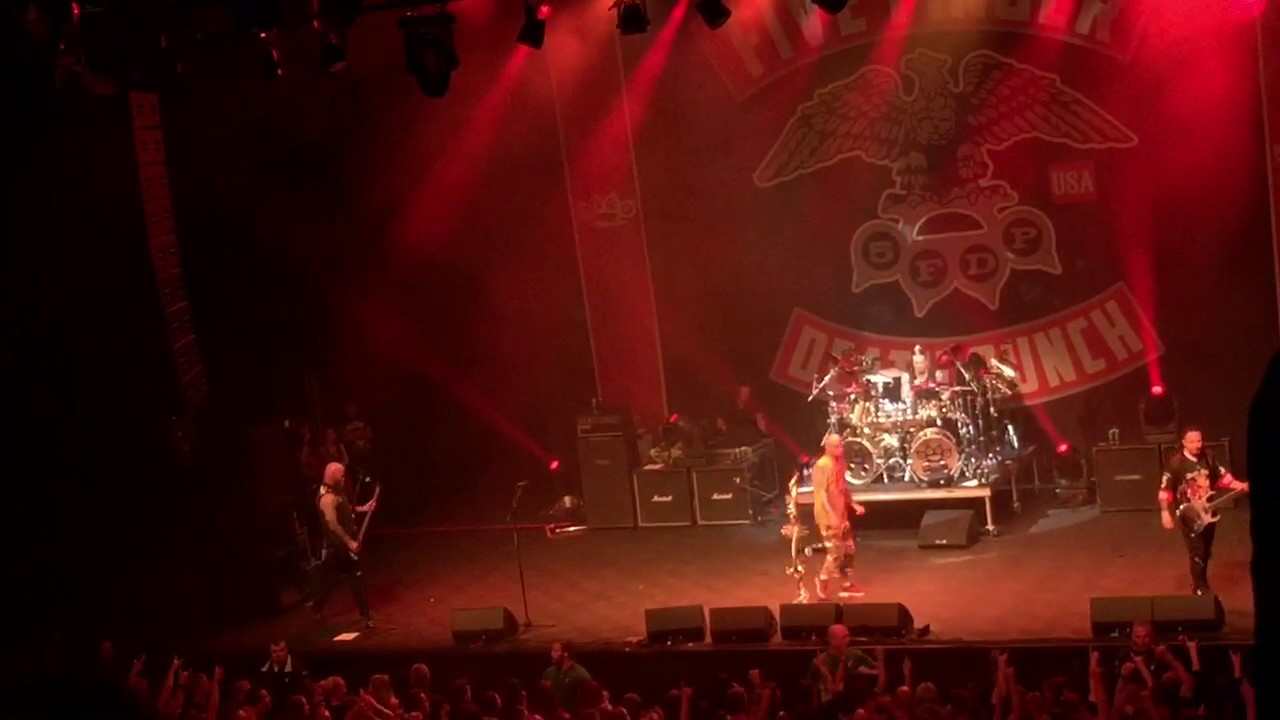Five Finger Death Punch break up?? 013 Tilburg 12-06-2017 fight between Jason and Ivan