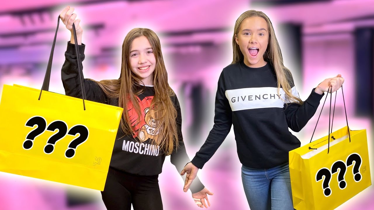 MOM & DAD CHOOSE OUR CHRISTMAS OUTFITS!! VLOGMAS DAY 14 2019