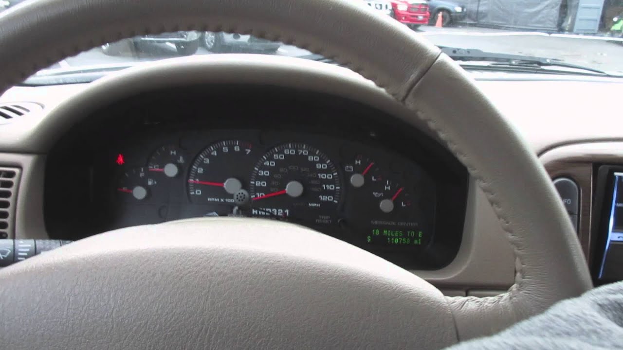 2005 Ford Explorer Eddie Bauer V8 Startup, Tour & Overview