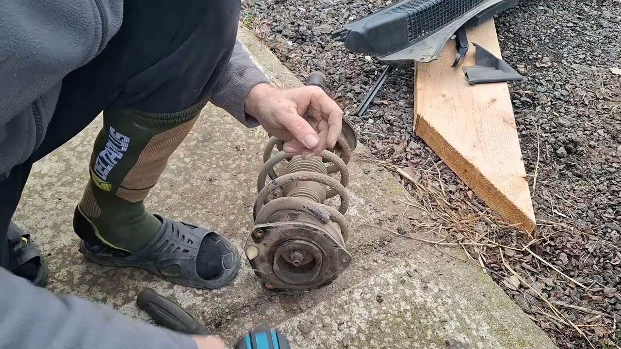 Cum schimbi singur acasa telescoapele si capetii de bara la Renault Scenic II 1.9 131cp 2008