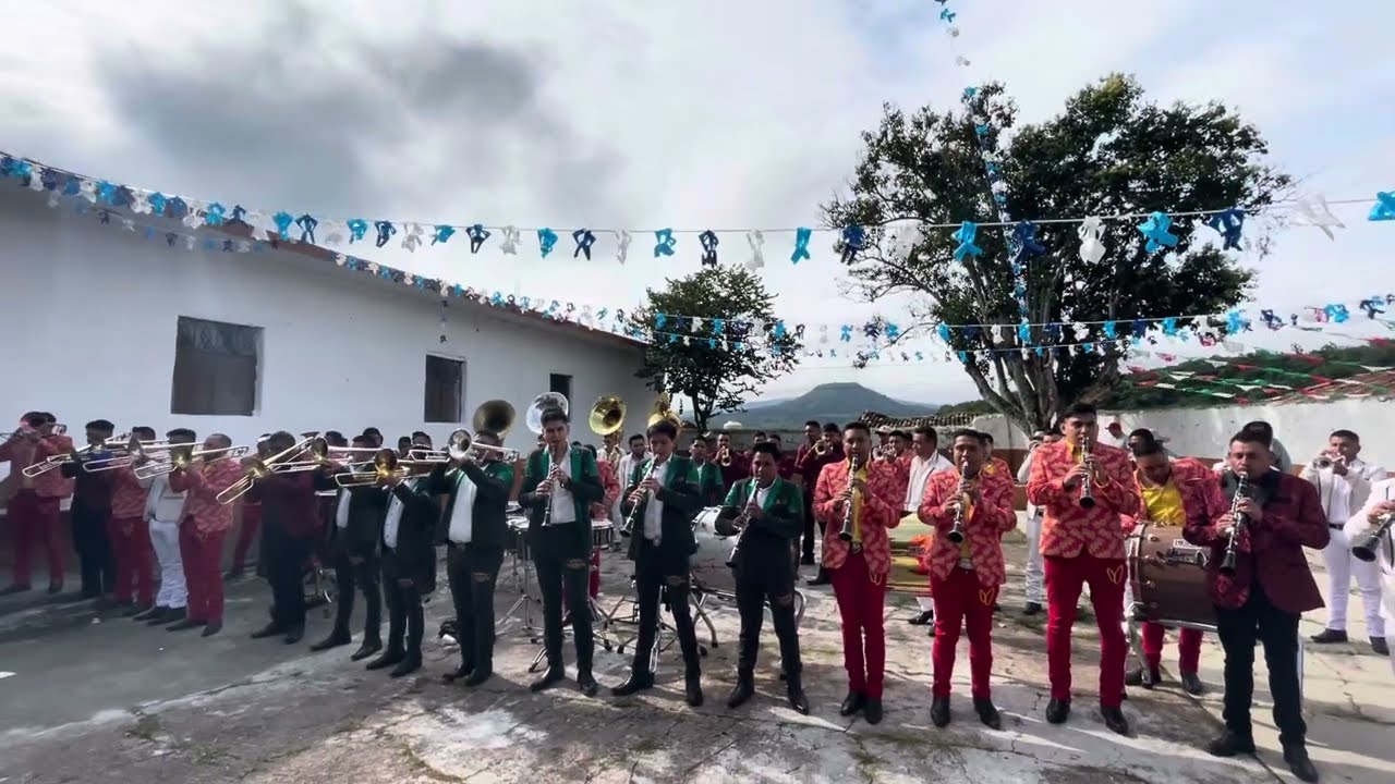 Cuatro Bandas Juntas, Tocando El Son De Los Mayeles