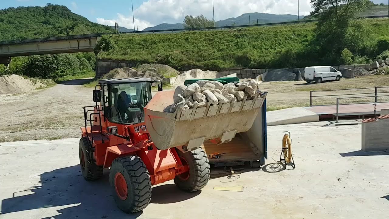 Impianto di frantumazione con tramoggia vibrante e frantoio a mascelle - Jaw Crusher - Cave Service
