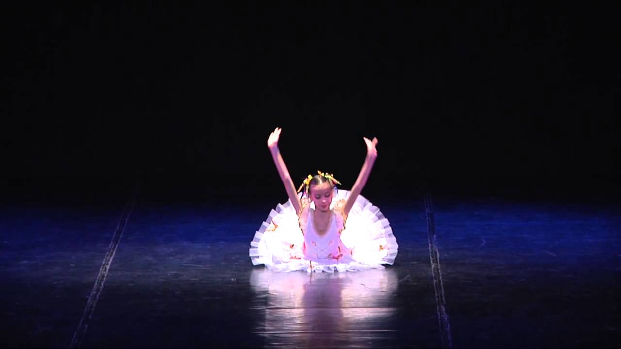 Ballet Elizabeth Santos - Bonequinha