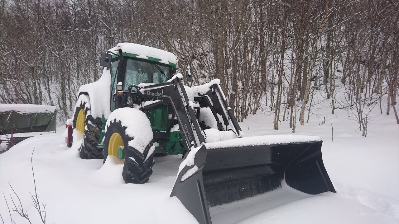 Moving Snow | John Deere & Westbjørn E-2450 | Snowblowing