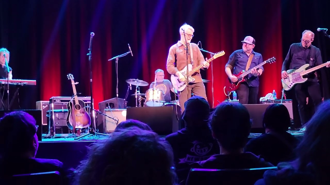 Billy Bragg - Accident Waiting To Happen