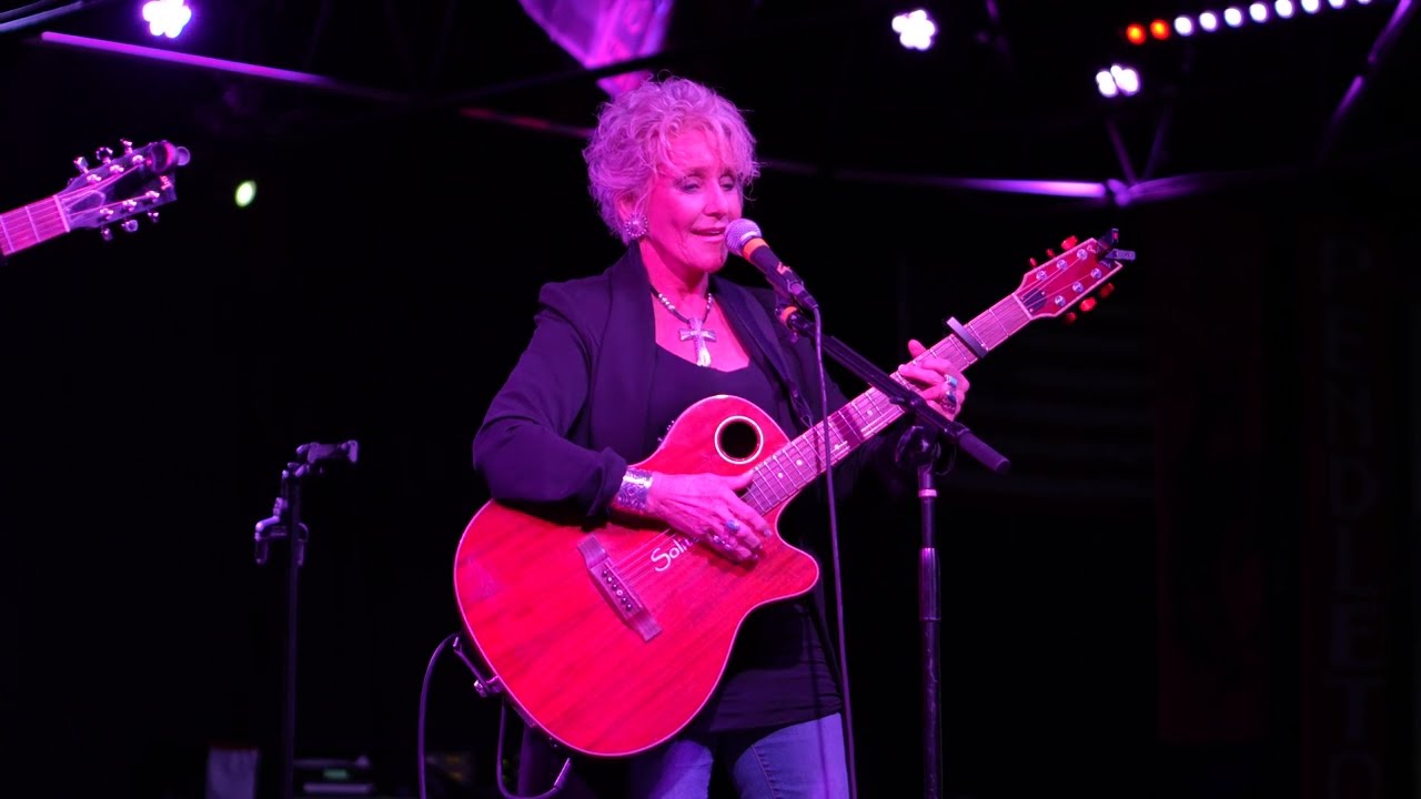 Lacy J Dalton performs 