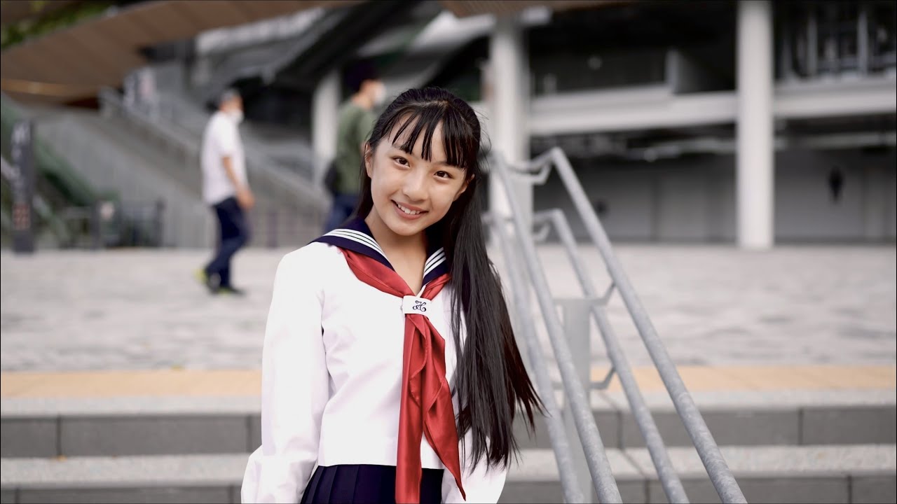 国立競技場前でセーラ服ポートレートモデル撮影の様子です。モデルは唯花