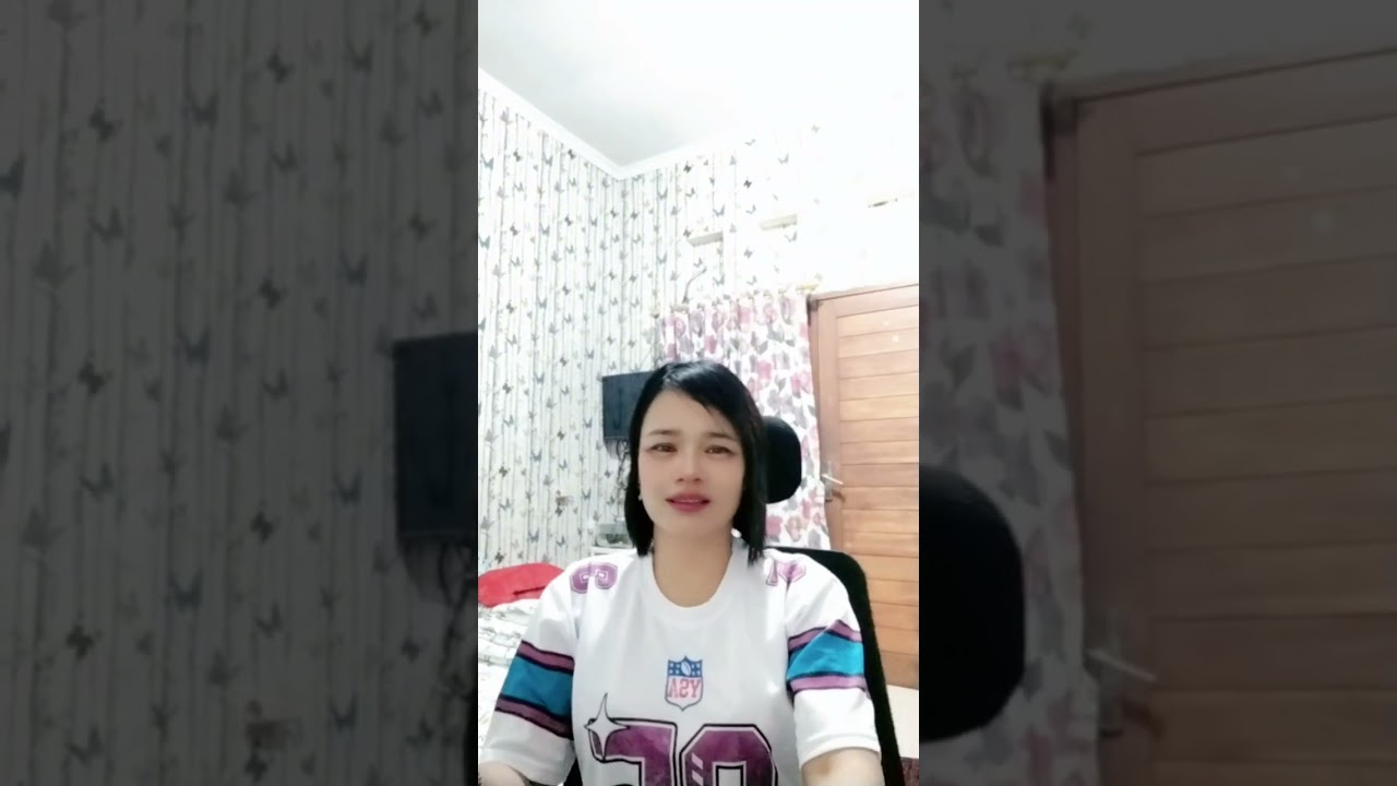 ADA SESEORANG YANG TAK BISA BERHENTI MEMIKIRKANMU