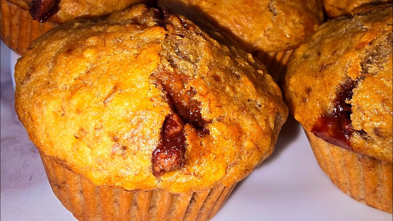 NO MACHINE NEEDED! BEST CHOCO BANANA MUFFINS EVER! #bananamuffins #bananachocolatecake