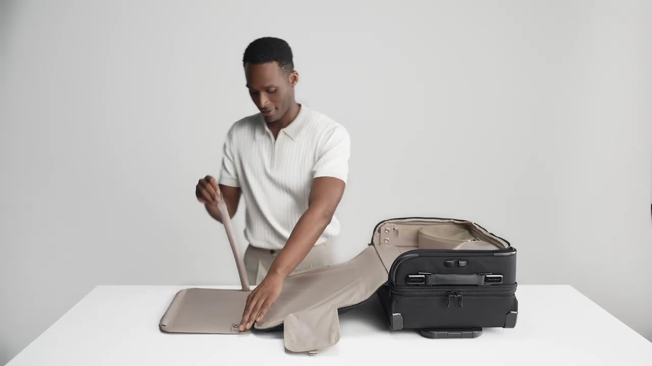 Baseline Carry-On 2 Wheel Garment Bag | Briggs & Riley