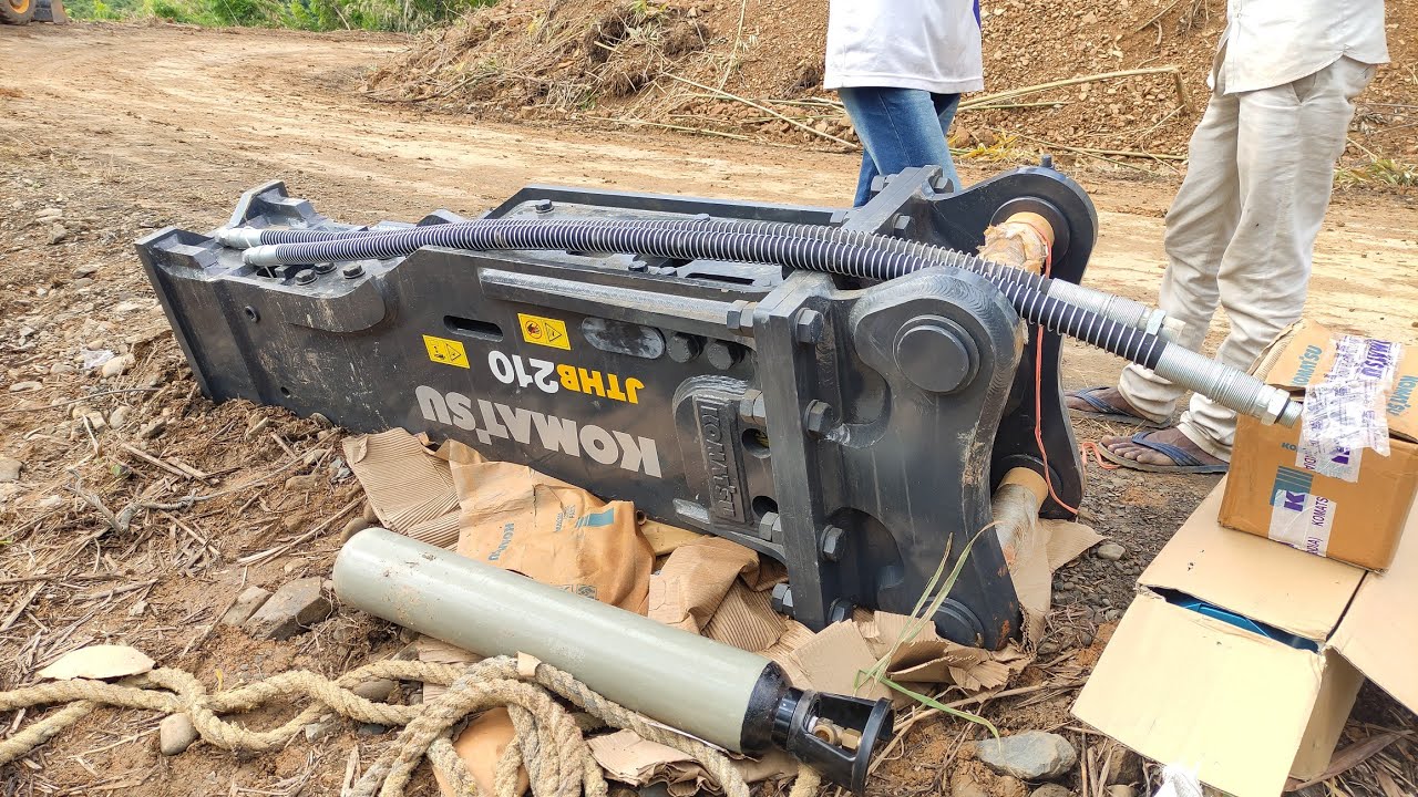Komatsu Rock Breaker Gas Charging.. #JTHB210-3B #NitrogenGasCharging