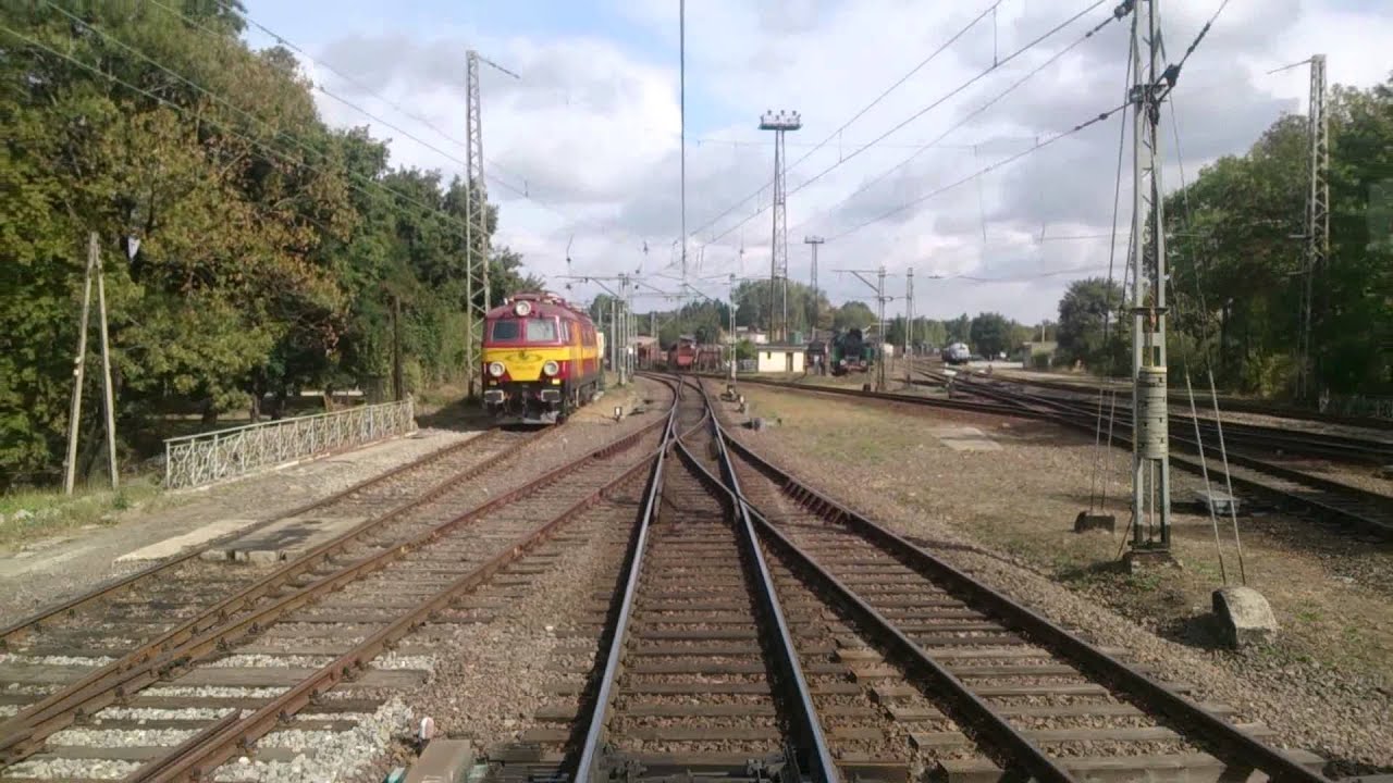 Odcinek Wrocław Główny - Jelenia Góra z tyłu TLK Śnieżka w późnowrześniowym klimacie