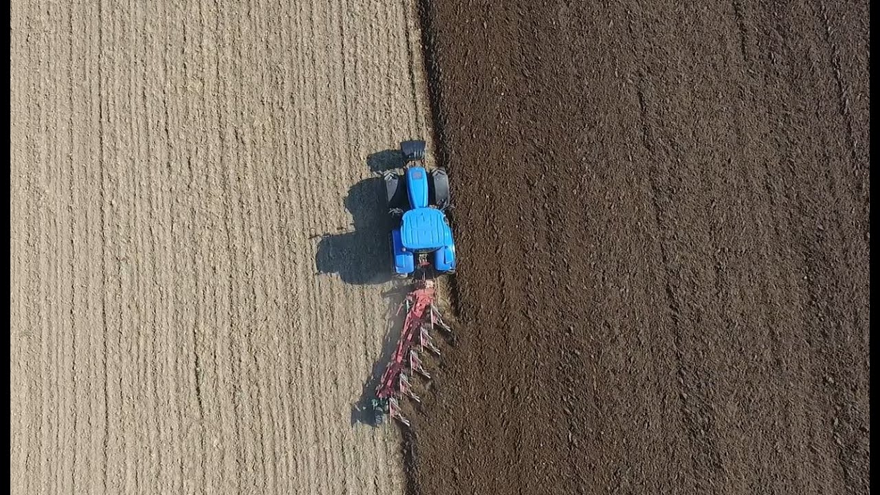 New Holland T7060 and Kverneland 5 Furrow Plow