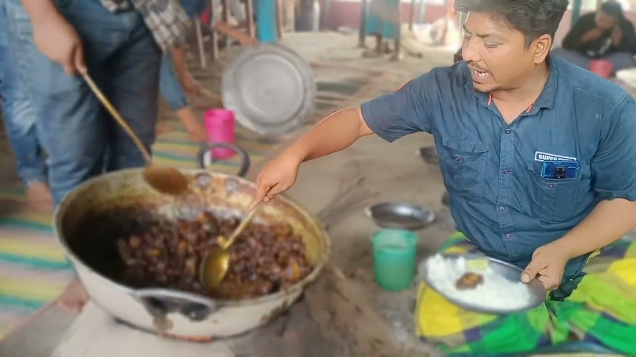 হাটের গোস্ত ভুনা, গরম ভাত মাত্র ৳ ১৭০ টাকা।