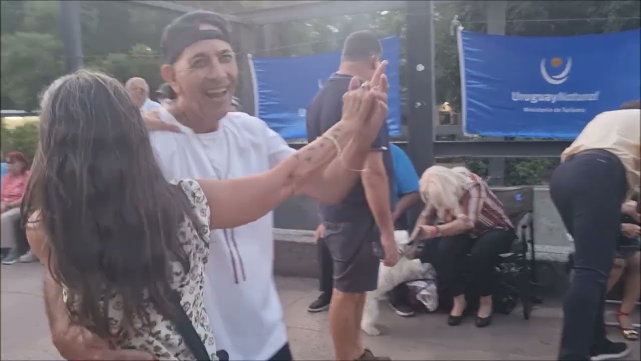 Tango en Montevideo — Personas que encontré en la plaza