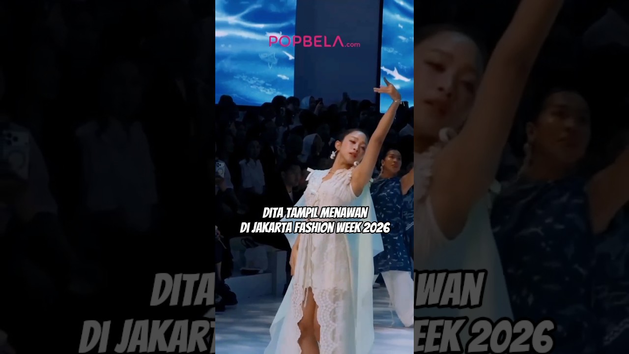 kejutan dita karang tampil di runway Jakarta Fashion Week 2026 #ditakarang