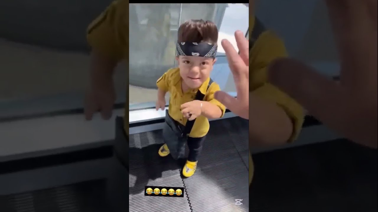 🤣 يحيى صبغله شعره باللون الازرق 🤣🤣 #يحيى الزعبي #funny #ضحك  #اكسبلور #كوميديات #comedy
