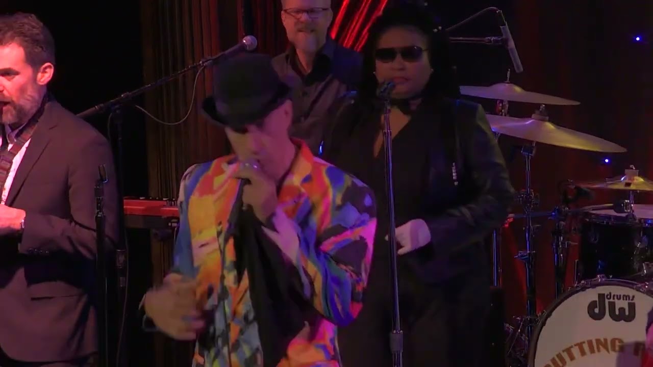 Milo Z sings one for the Ladies! Old School Type of Love! @funkMUSICbr @MiloZfunk @sag_mal #livemusic 
