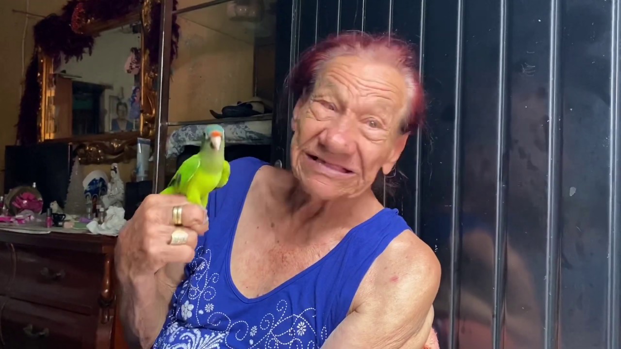 Gilberto con su periquito